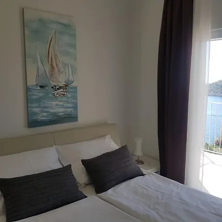 New!! Seafront Hrvatska Villa