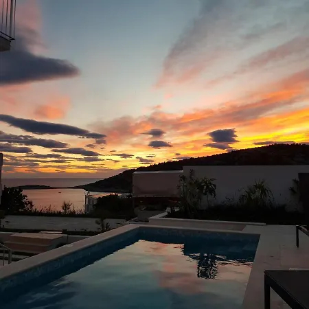 Villa New!! Seafront Hrvatska